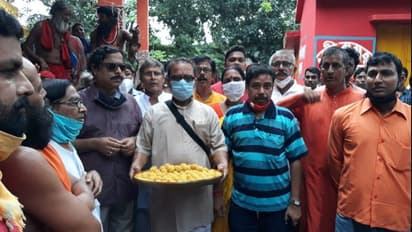 BJP workers distribute offering of Ram Mandir Bhumi Pujan in Tarapith Temple