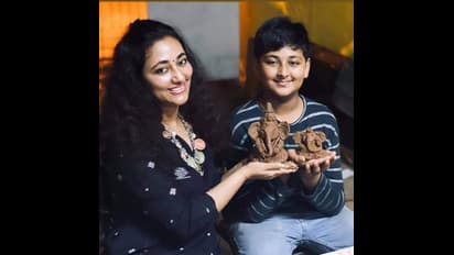 ಮನೆಯಲ್ಲಿಯೇ ಗಣೇಶ ಮೂರ್ತಿ ತಯಾರಿಸಿದ ವಿಜಯಲಕ್ಷ್ಮಿ ದರ್ಶನ್, ಪುತ್ರ ವಿನೀಶ್!