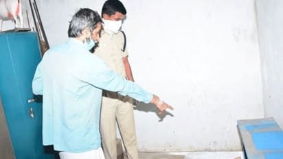 அதிர்ச்சி சம்பவம்... வாலிபரை கொடூரமாக கொன்று கோவிலில் புதைப்பு.. கள்ளக்காதலியுடன் அர்ச்சகர் அதிரடி கைது