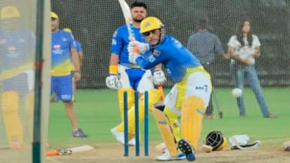 தல வேற லெவல் ஃபார்ம்.. தோனி அடித்த பிரம்மாண்ட சிக்ஸர்கள்.. விசில் அடித்து கொண்டாடிய ரெய்னா..! வீடியோ