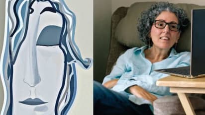 കൈകള്‍ തളര്‍ന്നു, കണ്ണുകളുടെ സഹായത്തോടെ പെയിന്‍റിംഗുകള്‍ക്ക് ജീവന്‍ നല്‍കി ചിത്രകാരി