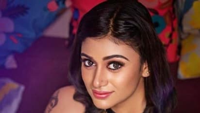 கொலுசுக்கு பதில் பாம்பு... ஓவியாவின் மெர்சலான டாட்டூவை பார்த்து தெறித்து ஓடும் ரசிகர்கள்... வைரல் வீடியோ...!