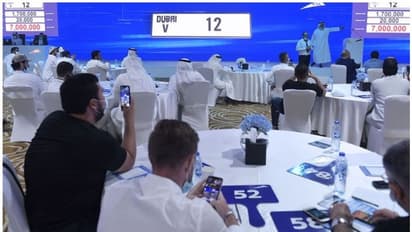 കൊവിഡിലും കുറയാതെ വാഹനപ്രേമം; ഒരു നമ്പര് പ്ലേറ്റ് ലേലത്തില് വിറ്റത് 14 കോടി രൂപയ്ക്ക്