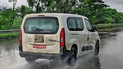 വീണ്ടും നിരത്തില്‍ പ്രത്യക്ഷപ്പെട്ട് ഇന്നോവയുടെ എതിരാളി!