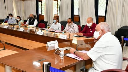 ಹತೋಟಿಗೆ ಬಾರದ ಕೊರೋನಾ: ಹಿರಿಯ ಅಧಿಕಾರಿಗಳ ಜೊತೆ ಸಿಎಂ ಯಡಿಯೂರಪ್ಪ ಸಭೆ