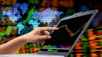 Coronavirus variant : ആഗോള വിപണിയെ വിറപ്പിച്ച് പുതിയ കൊവിഡ് വകഭേദം, ലോകരാജ്യങ്ങൾ വീണ്ടും സമ്മർദ്ദത്തിലേക്ക്?