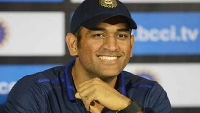 ధోనీ రిటైర్మెంట్ పై లెజండరీ క్రికెటర్లు ఏమన్నారంటే...