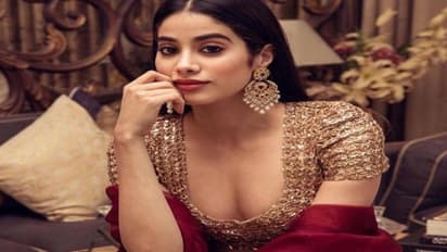 మీ అమ్మ లేకపోవడం మంచిదైందన్నారు.. శ్రీదేవి తనయ భావోద్వేగం