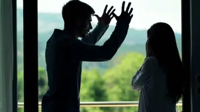 पुलिस स्टेशन पहुंची पत्नी,बोली- मैं रोज 2 लीटर दूध उबालती हूं,पति सब पी जाते हैं,मनपसंद का खाना नहीं खिलाते