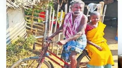 భార్యకు క్యాన్సర్.. సైకిల్ పై కూర్చోపెట్టుకొని 120కిమీ..