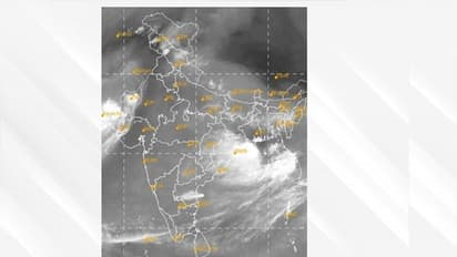 బంగాళాఖాతంలో అల్పపీడనం: ఏపీలో వర్ష సూచన