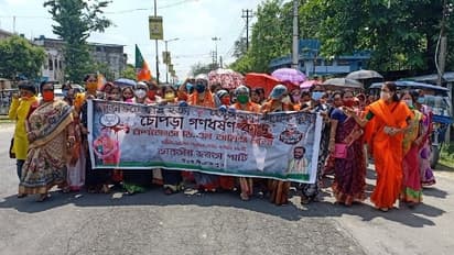 'টুপিতে হাওয়াই চটির ছবি লাগিয়ে মাথায় পরা উচিত', পুলিশকে বেনজির আক্রমণ বিজেপি সাংসদের