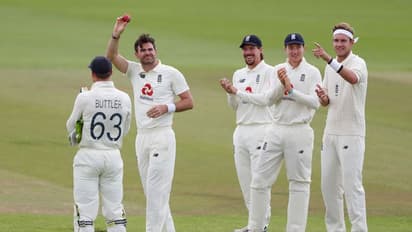 টেস্টে অনন্য নজির জিমির, প্রথম ফাস্ট বোলার হিসেবে নিলেন ৬০০ উইকেট