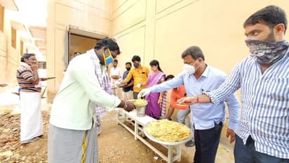 ಕೋವಿಡ್ ಸೆಂಟರ್‌ನಲ್ಲಿ ಹೋಳಿಗೆ ಮಾಡಿ  ಊಟ ಬಡಿಸಿದ ರೇಣುಕಾಚಾರ್ಯ