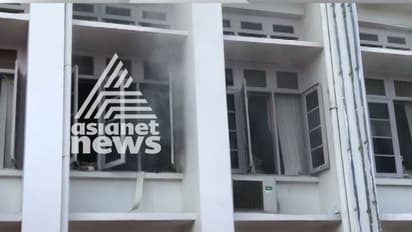 അന്വേഷണങ്ങള്ക്ക് ചൂടുപിടിക്കുമ്പോള്, തീ കത്തുന്ന തലസ്ഥാനം; ചിത്രങ്ങള് കാണാം