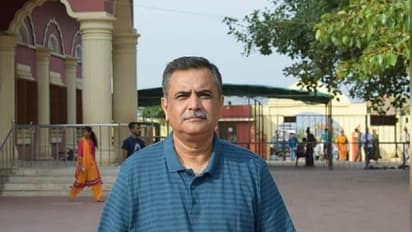 বহু ডাকাডাকিতেও  মিলল না সাড়া মালিকের, দরজা ভাঙতেই প্রৌঢ়ের ঝুলন্ত দেহ উদ্ধার বিধাননগরে