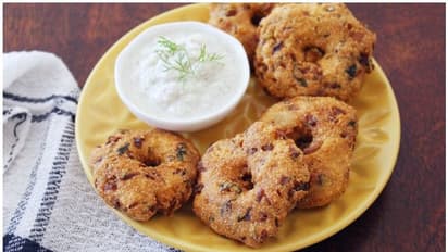 വീട്ടിൽ റവ ഇരിപ്പുണ്ടോ? കിടിലൻ വട ഉണ്ടാക്കിയാലോ....