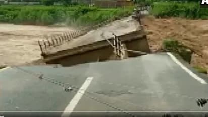 জলের তোড়ে ভেসে গেল কংক্রিটের তৈরি সেতু, ভূস্বর্গের ভয়ঙ্কর ভিডিওটি দেখুন