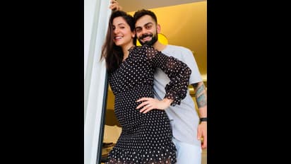 తల్లి కాబోతున్న అనుష్కశర్మ...గర్భంతో పోజిచ్చిన స్టార్ హీరోయిన్..!