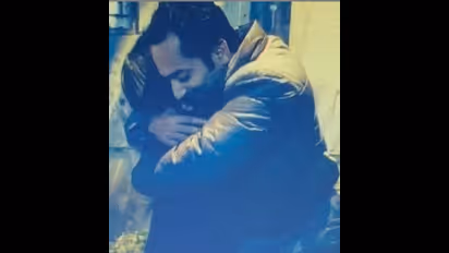 நடிகை நஸ்ரியா தன்னுடைய கணவர் ஃபஹத் ஃபாசிலுடன் படு ரொமான்ஸ் செய்த புகைப்படங்கள்...!