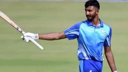 தொடக்க வீரர்கள் படிக்கல், சமர்த் அபார சதம்..! 10 விக்கெட் வித்தியாசத்தில் கர்நாடகா அபார வெற்றி