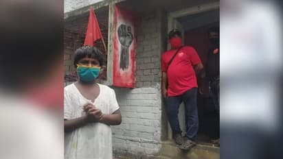 ছোট্ট 'তুলি' টানেই নতুন পথ চলা, অসহায়ের মুখে খাবার তুলে দিতে 'যাদবপুর শ্রমজীবী ক্যান্টিন'