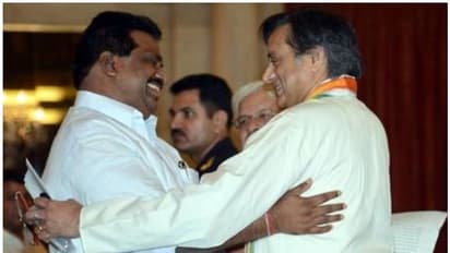 "ശശി തരൂര് ഗസ്റ്റ് ആർട്ടിസ്റ്റ്"; വിശ്വപൗരൻ ആണെന്ന് കരുതി എന്തും പറയരുതെന്ന് കൊടിക്കുന്നിൽ