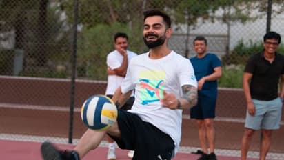 মরুদেশে প্রথমবার খোলা হাওয়ার কোহলিরা, চুটিয়ে আড্ডা ও ইন্ডোর গেমসে মাতল আরিসিবি