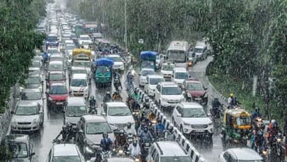 హైదరాబాద్ లో దంచి కొడుతున్న వర్షం... తడిసి ముద్దవుతున్న నగరం