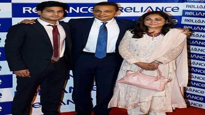 అప్పుల్లో ఉన్న అనిల్ అంబానీ ఇంటి లోపల చూస్తే కళ్ళు చెదిరిపోవాల్సిందే..