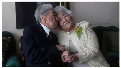 মিলিত বয়সের যোগফল ২১৪ বছর, সম্পর্ক টিকিয়ে রাখার সিক্রেট জানালেন বিশ্বের সবচেয়ে প্রবীণ দম্পতি