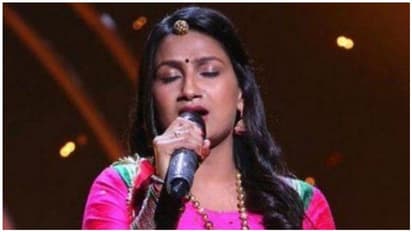 காதலர் தற்கொலை... மயங்கி விழுந்த இளம் பாடகி ஆபத்தான நிலையில் மருத்துவமனையில் அனுமதி..!