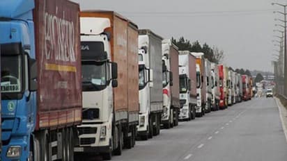 চড়বে কি ইলিশেরও দাম, পুজোর আগেই  ৭২ ঘন্টা ধর্মঘটের ডাক ট্রাক সংগঠনের