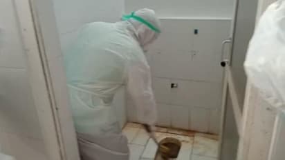 కోవిడ్ ఆసుపత్రిలో టాయ్లెట్లు బాలేదన్న రోగులు.. చీపురు పట్టిన ఆరోగ్య మంత్రి