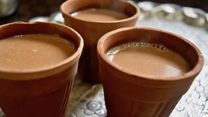 ಪ್ಲಾಸ್ಟಿಕ್ ಮುಕ್ತ ಭಾರತ: ರೈಲು ನಿಲ್ದಾಣಗಳಲ್ಲಿನ್ನು ಮಣ್ಣಿನ ಕಪ್ನಲ್ಲಿ ಚಹಾ!