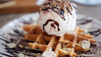 मुंबई का रेस्त्रां सालों से आइसक्रीम के बदले वसूल रहा था 10 रु ज्यादा, 1 कंप्लेन और भरना पड़ा लाखों का हर्जाना