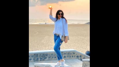 அடையாளம் தெரியாத அளவிற்கு செம்ம ஸ்லிம்மாக மாறிய நடிகை மீனா! ரசிகர்களை ஷாக்காக்கிய புகைப்பட தொகுப்பு!