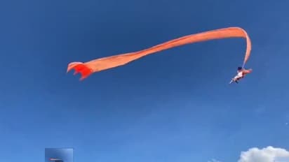 ঘুড়ির সঙ্গে আকাশে পাক খাচ্ছে ৩ বছরের ছোট্ট মেয়ে, দেখুন সেই হাড়হিম করা ভাইরাল ভিডিও