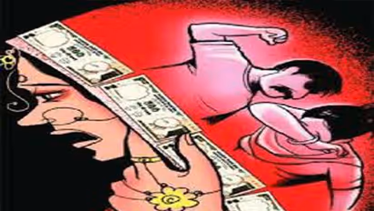 पहले दुष्कर्म किया फिर दबाव में की शादी; 1 महीने में ही दहेज के लिए घर से निकाला