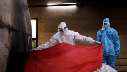 கட்டுப்பாடுகள் தளர்த்தப்பட்டதால் தலைகீழாக ஆடாதீர்... இனிமேல் தான் இருக்கிறது கொரோனா வேட்டை..!