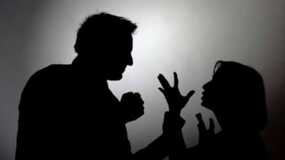 ಬೆಡ್‌ರೂಂನಿಂದ ಇಲಿ ಓಡಿಸದ ಗಂಡನ ಶಿಶ್ನವನ್ನೇ ಕಚ್ಚಿದಳು!