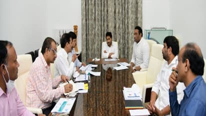 యువతకు వాటిపైనా శిక్షణ ఇవ్వండి...: నైపుణ్యాభివృద్దిపై సమీక్షలో సీఎం