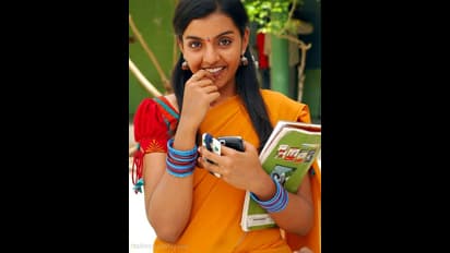 'அருந்ததி' படத்தில் குட்டி அனுஷ்காவாக நடித்த திவ்யா நாகேஷ் இப்போ எப்படி இருக்காங்க தெரியுமா?