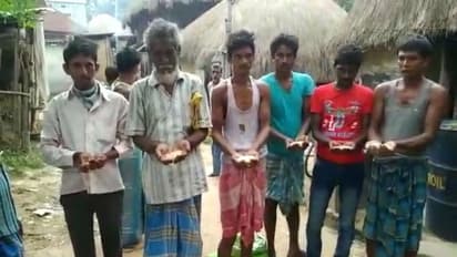 রেশনের চালে পোকা, নিম্নমানের সামগ্রী, উত্তেজনা ভাতারে