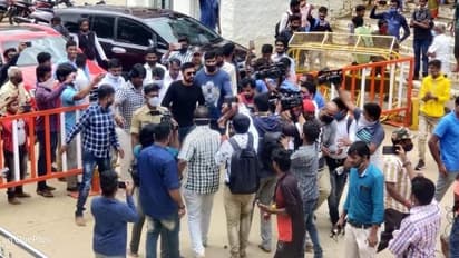 ರೈಸ್‌, ದಾಲ್ ಗೊತ್ತು, ಡ್ರಗ್ಸ್ ಗೊತ್ತಿಲ್ಲ ಎಂದ ಕಿಚ್ಚ: ಸಿದ್ದಗಂಗಾ ಮಠಕ್ಕೆ ಭೇಟಿ