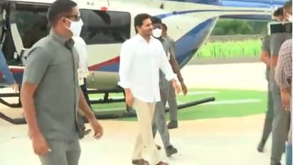 మామ గంగిరెడ్డి మృతి: పులివెందుల చేరుకున్న వైఎస్ జగన్