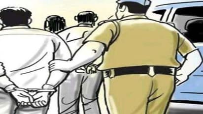 కడపలో దారుణం: దొంగతనం నెపంతో లారీ డ్రైవర్ను చితకబాదారు