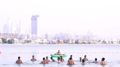 ছুটির দিনে সমুদ্রস্নানে কিংসরা, 'বিন্দাস মুডে' পাওয়া গেল রাহুল, শামি, কুম্বলেদের