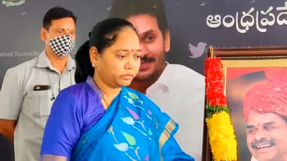 ప్రేమోన్మాది చేతిలో యువతి హతం...హోంమంత్రి సుచరిత సీరియస్