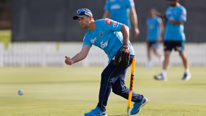 একের পর এক রিমোট ভেঙেছেন, দেওয়ালে ছুড়েছেন জলের বোতল, কেন এত রাগ রিকি পন্টিংয়ের